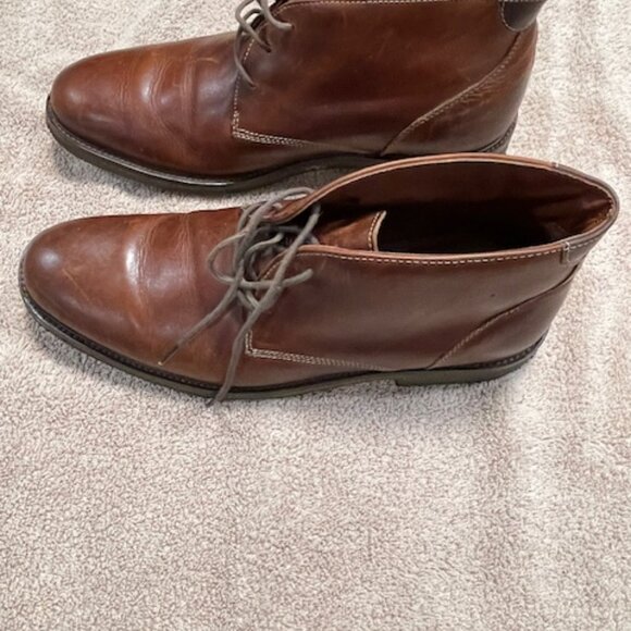 Johnston & Murphy Men\'s Chukka Tan oiled Boot, size 10.5. Great Condition.